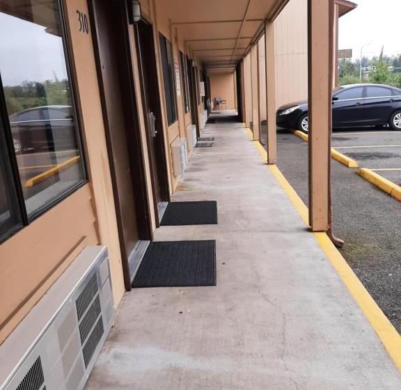 فندق Centralia Inn