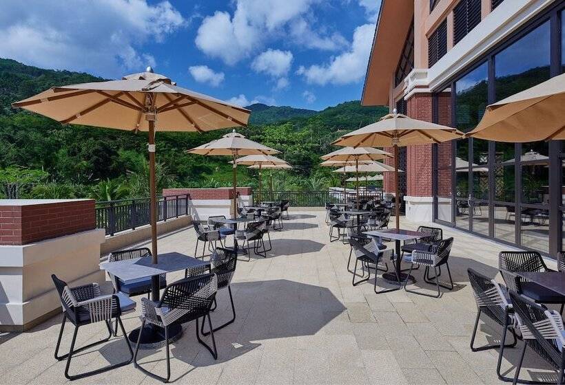 בית מלון כפרי Four Points By Sheraton Hainan, Qiongzhong