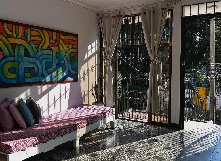 پانسیون Hostal Astroblue