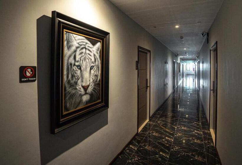 Ysw Hotel Lopburi
