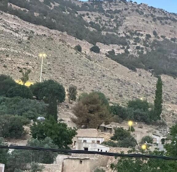 هاستل Dana Historic Village