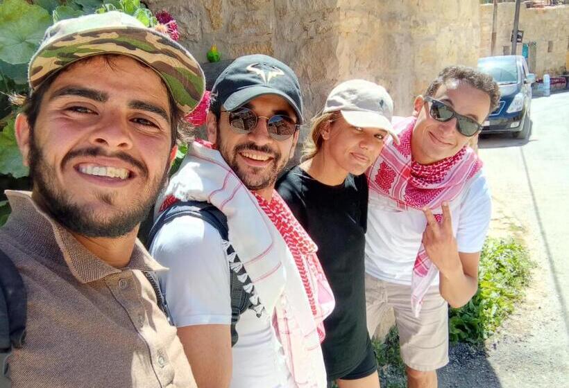 هاستل Dana Historic Village