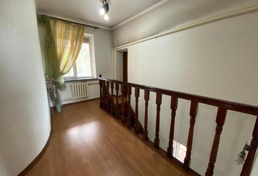 تختخواب و صبحانه Guest House Botanika