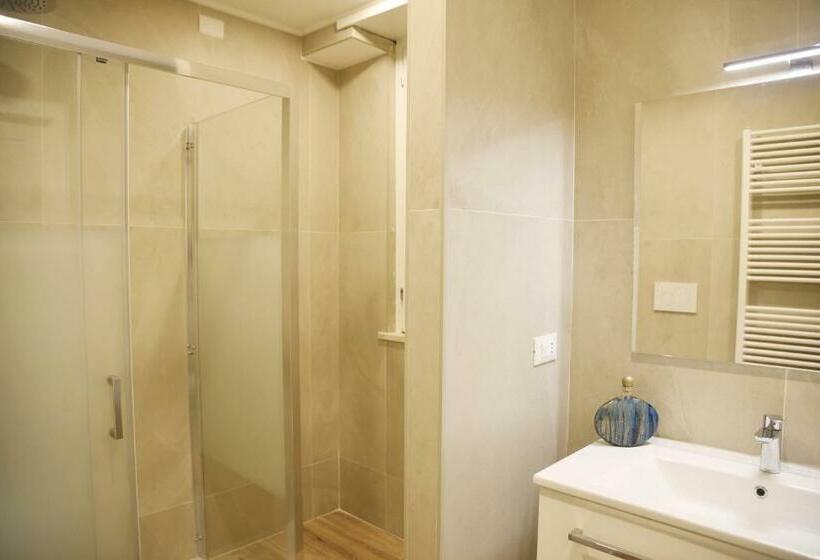 تختخواب و صبحانه La Maison Latina Guest House