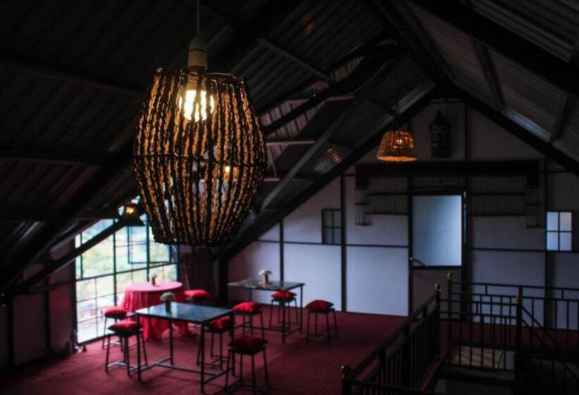 Bed and Breakfast Shadow Mask Bungalow