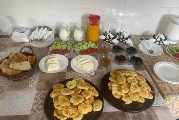 پانسیون Guesthouse Kroni I Micanit