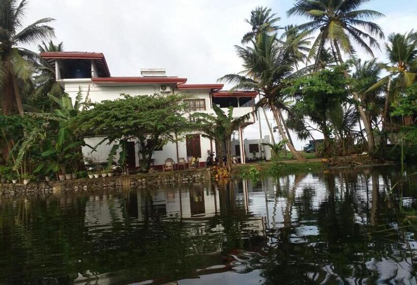 פנסיון Villa Sanitha