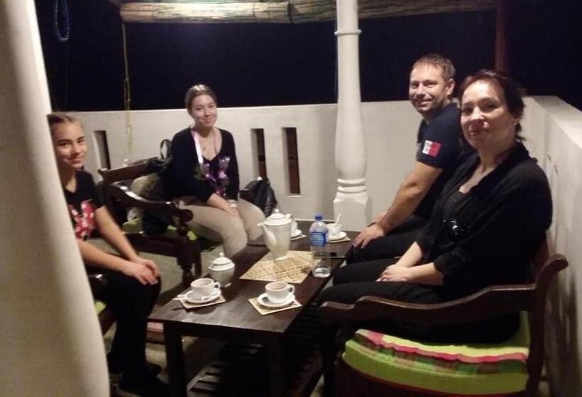 פנסיון Villa Sanitha