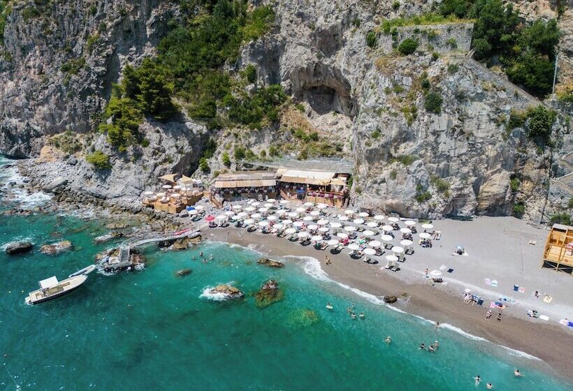 تختخواب و صبحانه Eden Sul Mare
