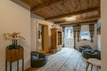هتل Appartement Am Hof Untertann