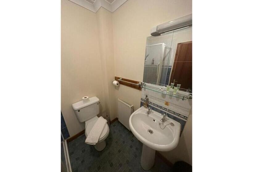 Отель Oyo Mackay S Travel Lodge