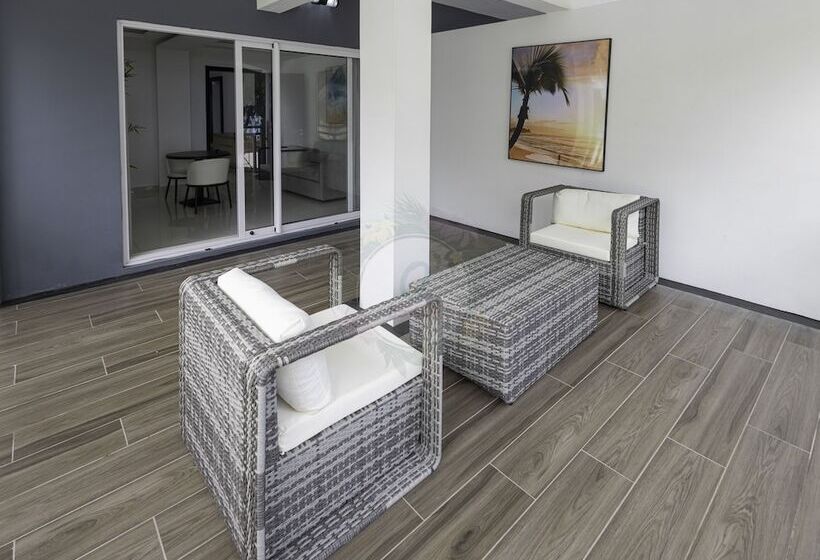 O Beach Boutique Studios