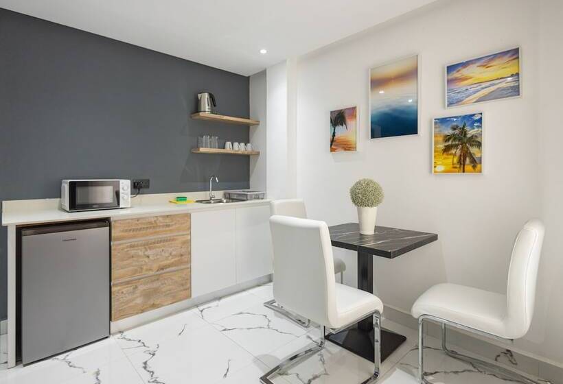 O Beach Boutique Studios
