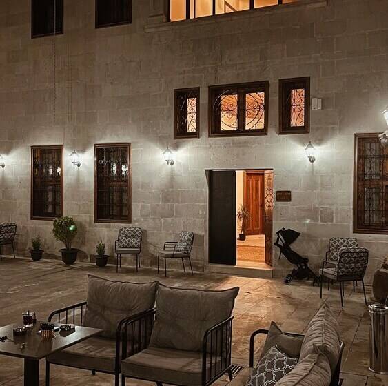 هتل Four Mansions