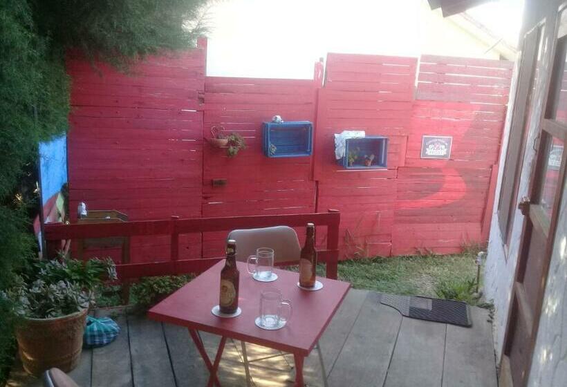 هاستل Los Aventureros