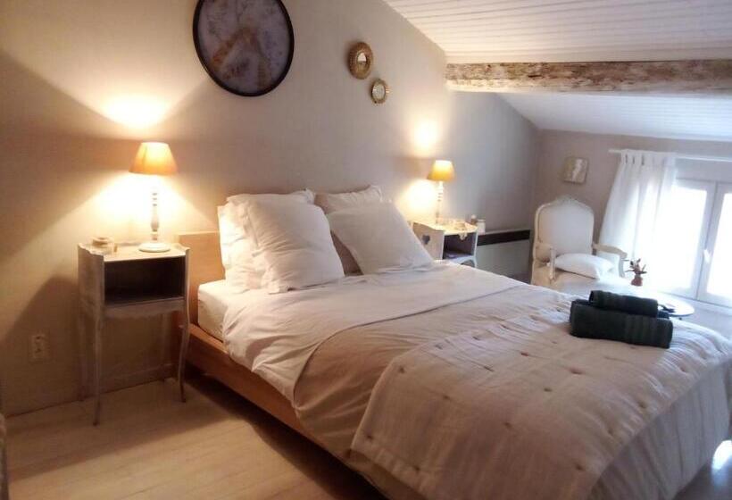 تختخواب و صبحانه La Maison Perchee