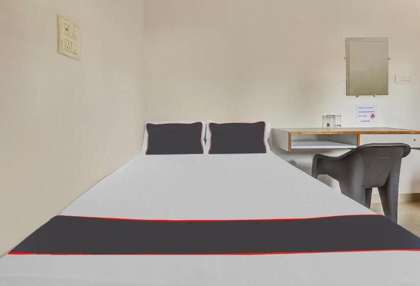 هتل Collection O Ashwem Beach Side Stay