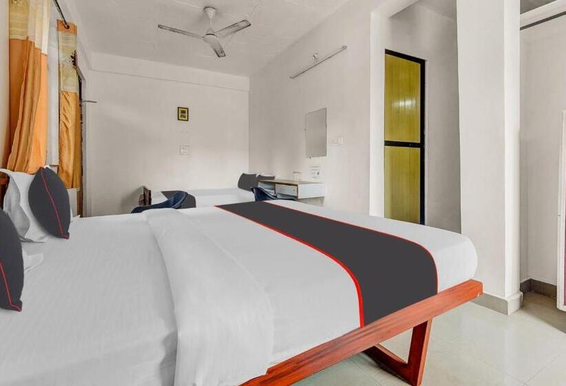 فندق Collection O Ashwem Beach Side Stay