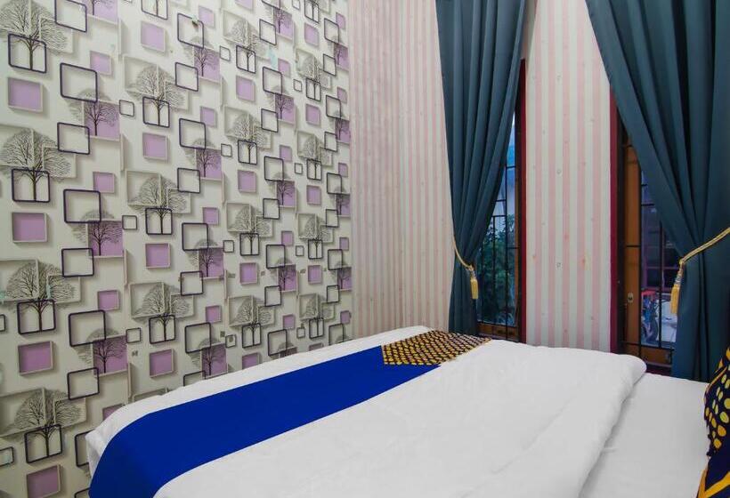 هتل Spot On 92570 Putri Guest House Syariah