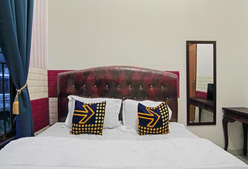 هتل Spot On 92570 Putri Guest House Syariah