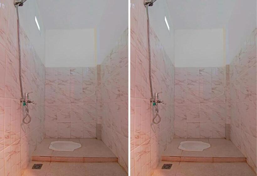 هتل Spot On 92570 Putri Guest House Syariah