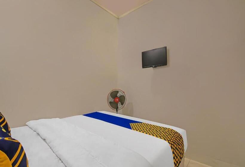 هتل Spot On 92570 Putri Guest House Syariah