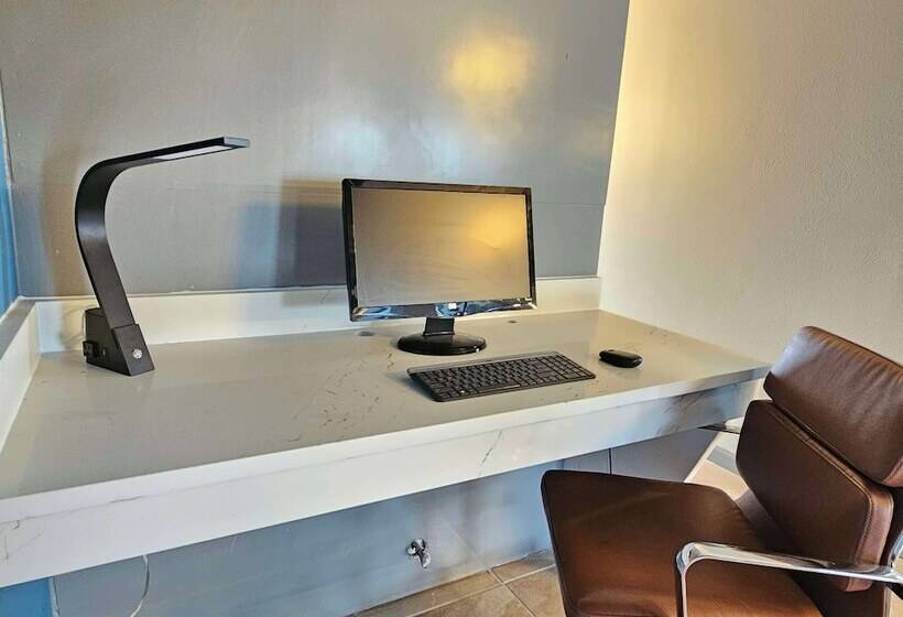 هتل Surestay Studio By Best Western Victoria