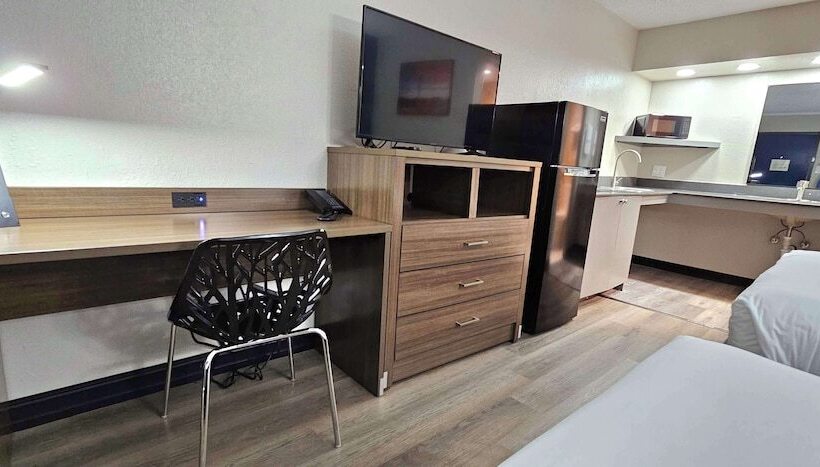 هتل Surestay Studio By Best Western Victoria