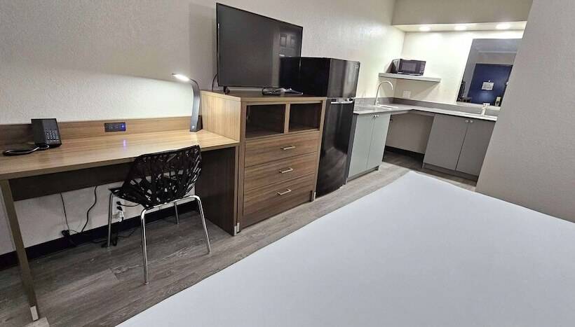 هتل Surestay Studio By Best Western Victoria