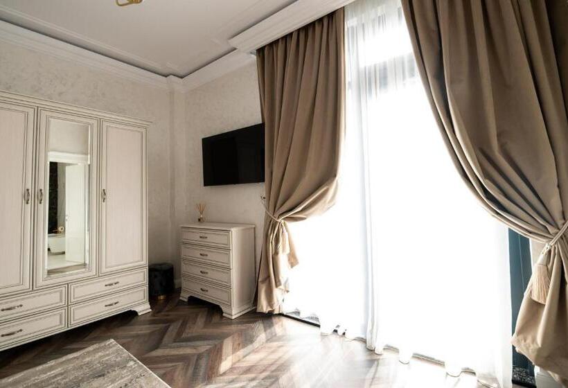 هتل The Penthouse