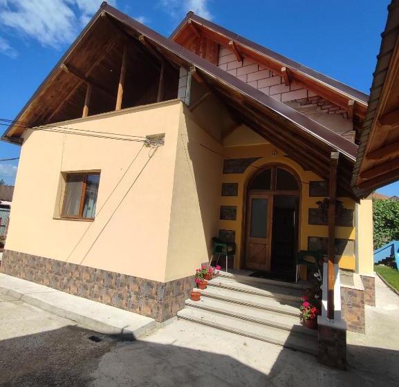 پانسیون Central House