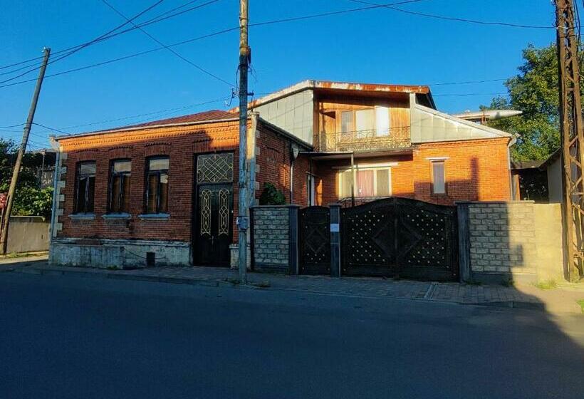 هاستل Club House