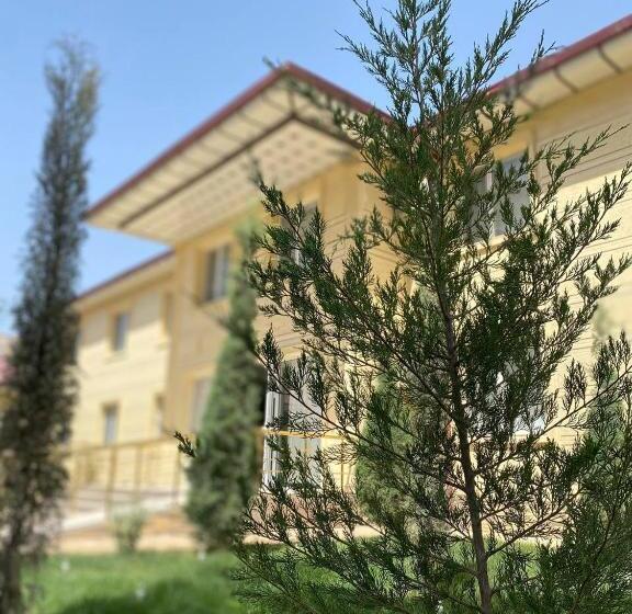 בית מלון כפרי Tarmita Plaza