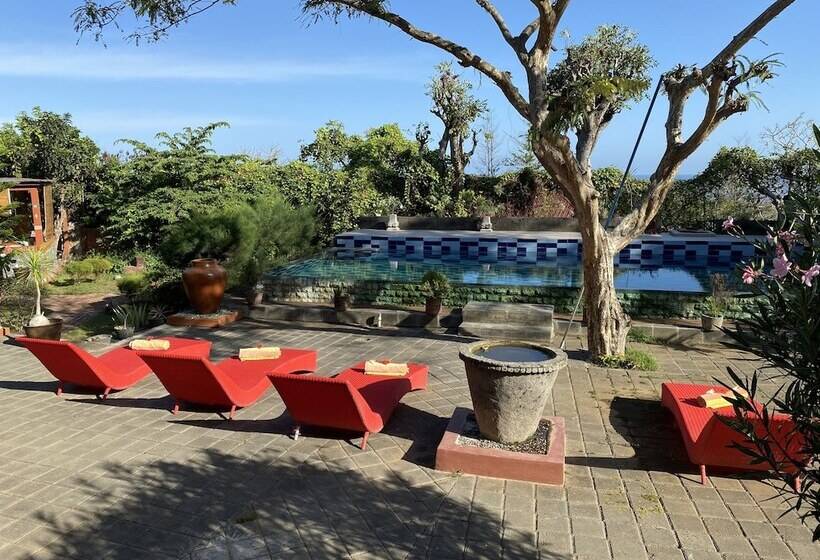 مسافرخانه Villa Anjing 2