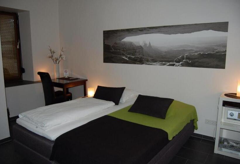 ホテル Brasserie Typisch