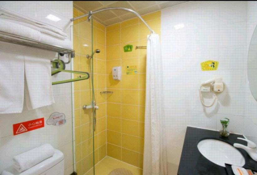 هتل Home Inn Shanghai The Bund Chenghuang Temple