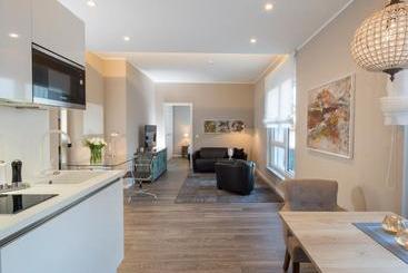 هتل Logis First Class Business Suites
