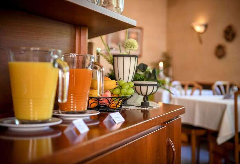 فندق Mainblick Garni