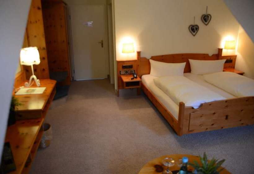 فندق Mainblick Garni