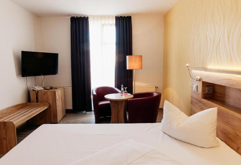 בית מלון כפרי & Restaurant Deutscher Kaiser