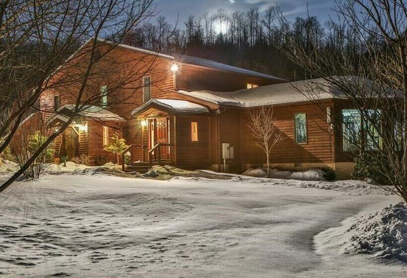 ユースホステル Elk River Inn, Cabins & Outfitter