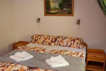 تختخواب و صبحانه Castrum Camping & Pension