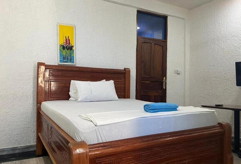 تختخواب و صبحانه Shamanice Lodge