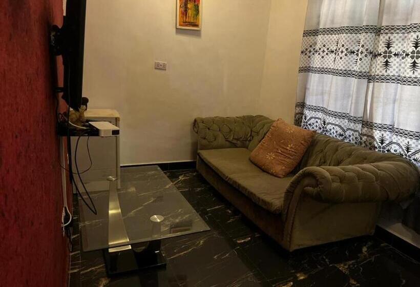 تختخواب و صبحانه Shamanice Lodge