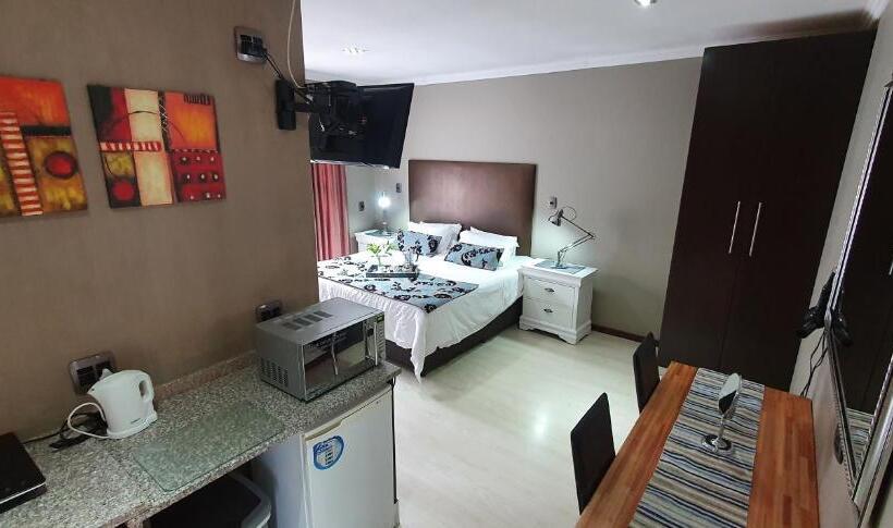 פנסיון Siesta Guest House