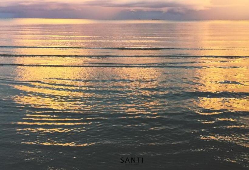 استراحتگاه Santi Beach Retreat