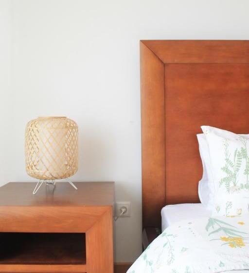 تختخواب و صبحانه Baleal Gliding Villa