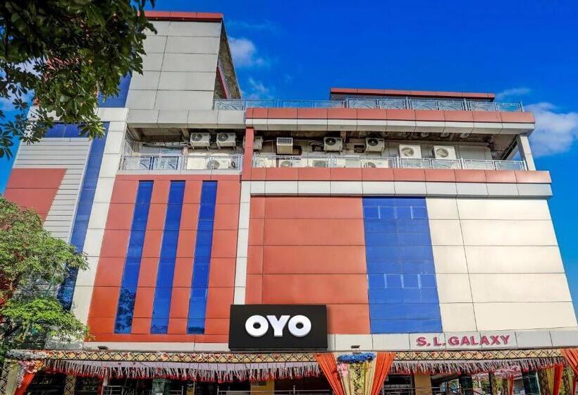 호텔 Oyo Flagship 81296 Sh