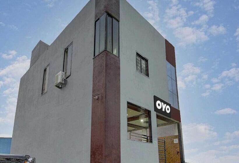 בית מלון כפרי Oyo Flagship 81306  Galaxy
