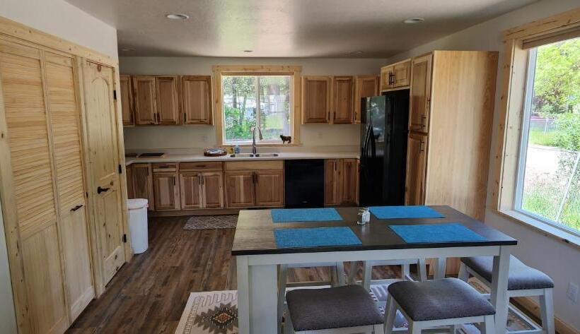 모텔 Beargrass Lodging & Rv Resort